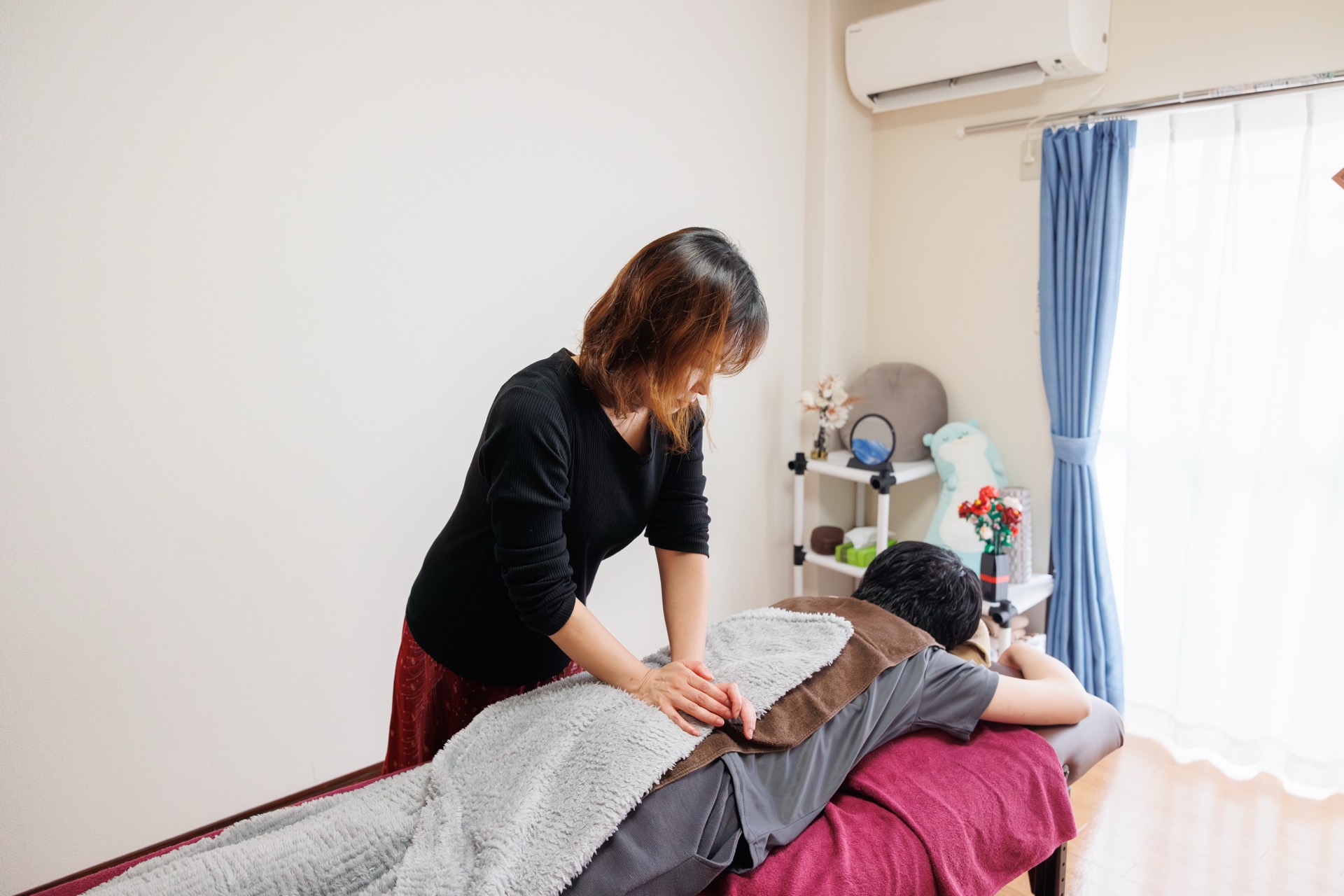 男性のお客様への背中・肩のボディケア